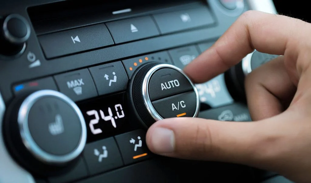 ¿El aire acondicionado de tu coche no enfría? Estos son los fallos más comunes en verano y cómo solucionarlos